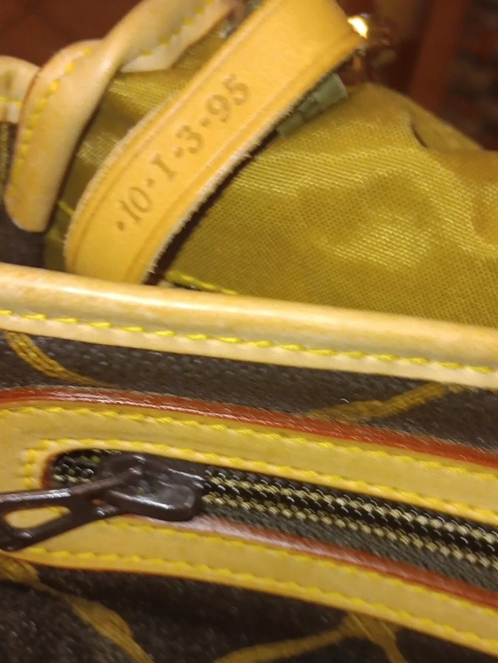 Brown Leather HUNTING WORLD Messenger Bag